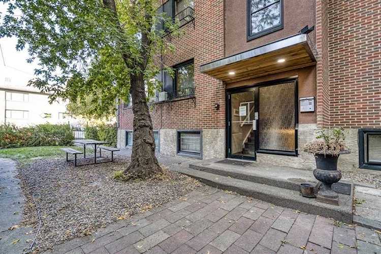 1212 7 St SW #3 Calgary, AB T2R 1A4