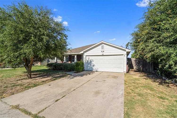 103 Lightfoot CT Hutto, TX 78634