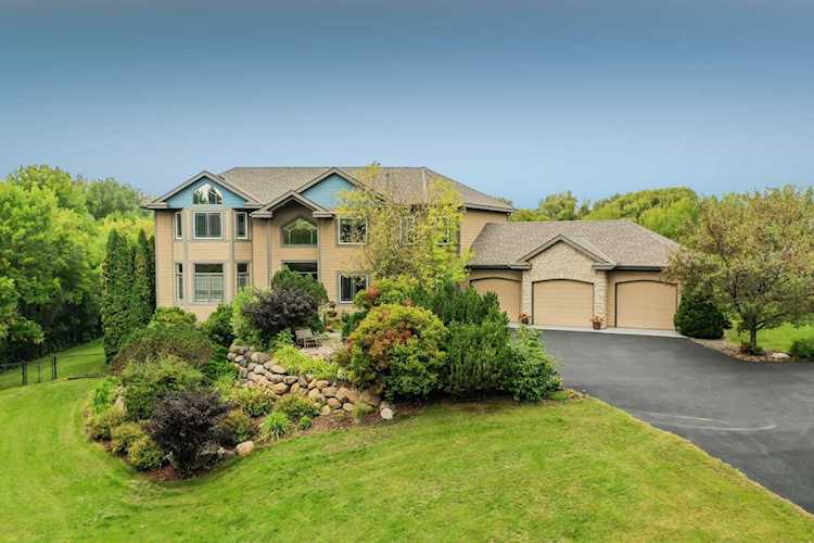 23060 Grandview Way Lakeville, MN 55044