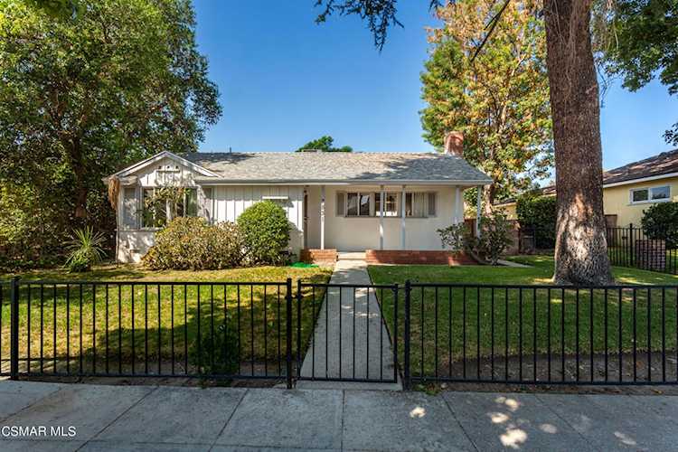 7831 Mason Ave Winnetka, CA 91306