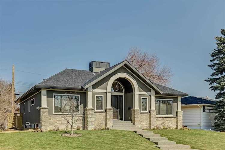 49 Mayfair Rd SW Calgary, AB T2V 1Y8