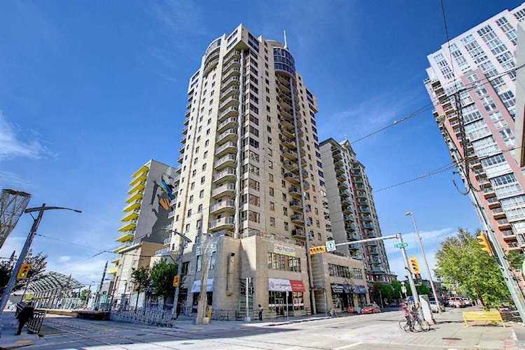 683 10 St SW #1705 Calgary, AB T2P 5G3