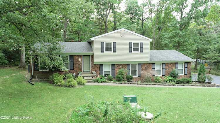 2702 Pinecrest Rd La Grange, KY 40031