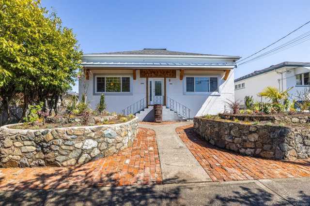 2581 & 2583 Vancouver St Victoria, BC V8T 4A6