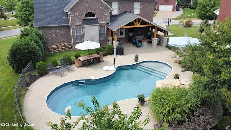 4900 Bridle Bend Way Louisville, KY 40299