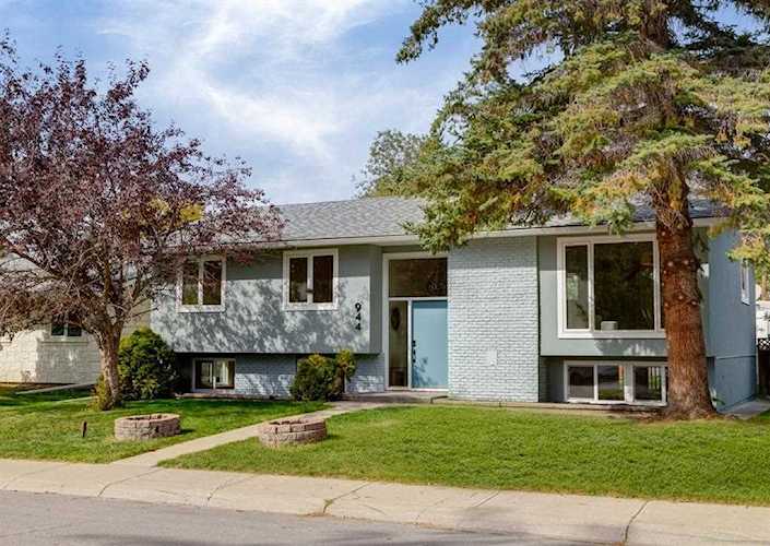 944 Maplecroft Rd SE Calgary, AB T2J 1W8
