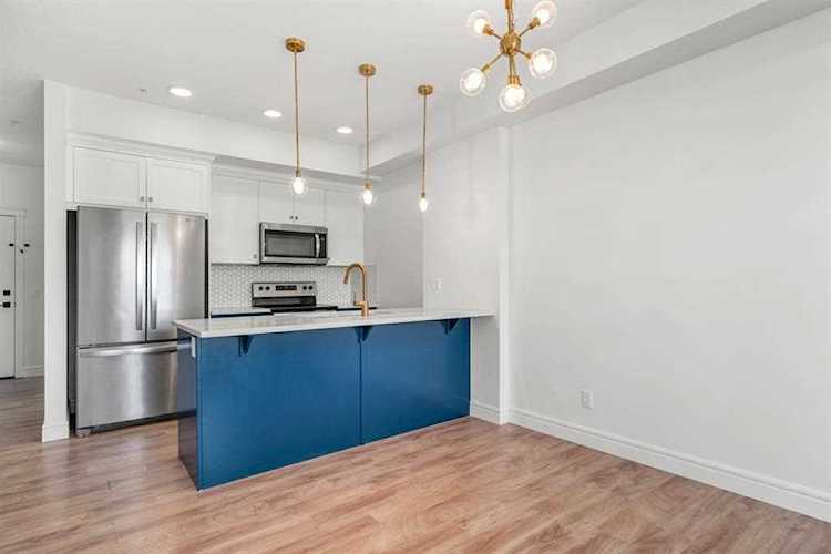 19621 40 St SE #211 Calgary, AB T3M 3B2