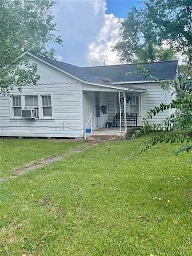 212 N Orange St Sweeny, TX 77480