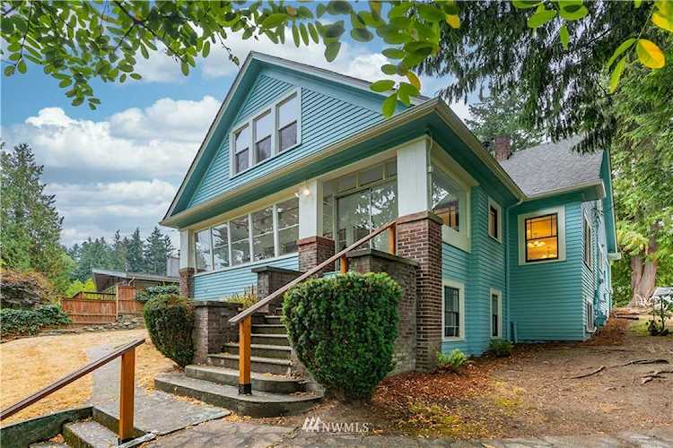 9623 17th Ave NE Seattle, WA 98115