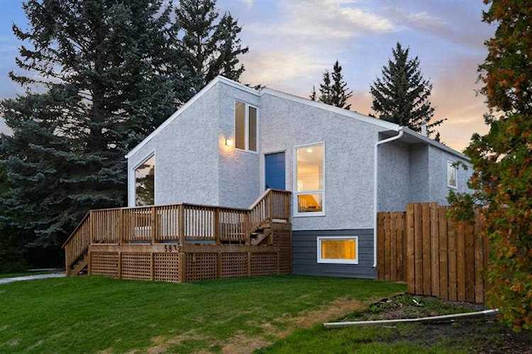 5832 Silver Ridge Dr NW Calgary, AB T3B 3R9