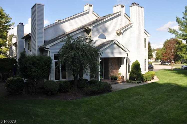 31 Aynsley Ct Montville Twp., NJ 07045