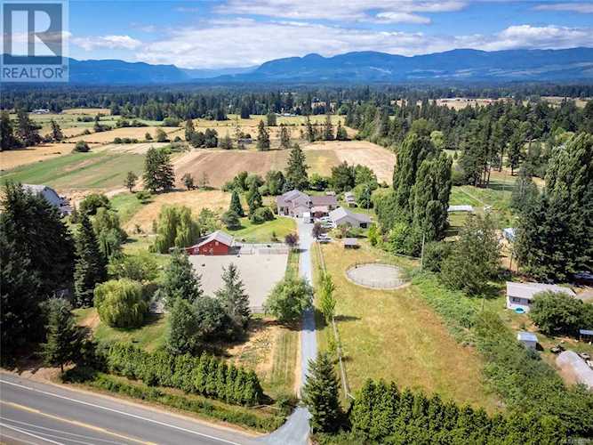 5225 & 5213 Island Hwy N Courtenay, BC V9J1S7