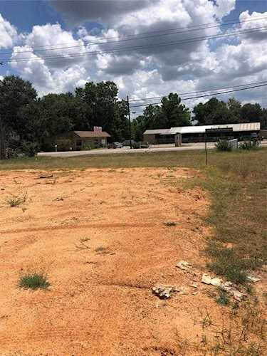 201 E E Powell Willis, TX 77378