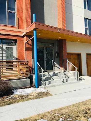 33 6A St NE #207 Calgary, AB T2E 4A3