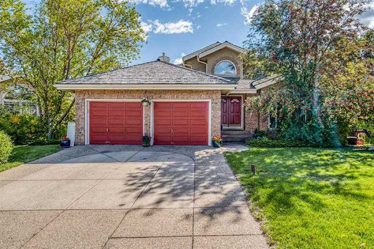 319 Christie Knoll Point SW Calgary, AB T3H 2V2