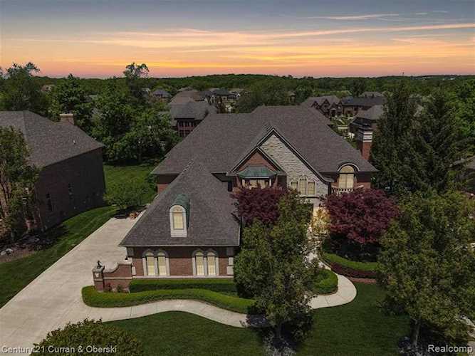 1852 Lincolnshire Dr Rochester Hills, MI 48309
