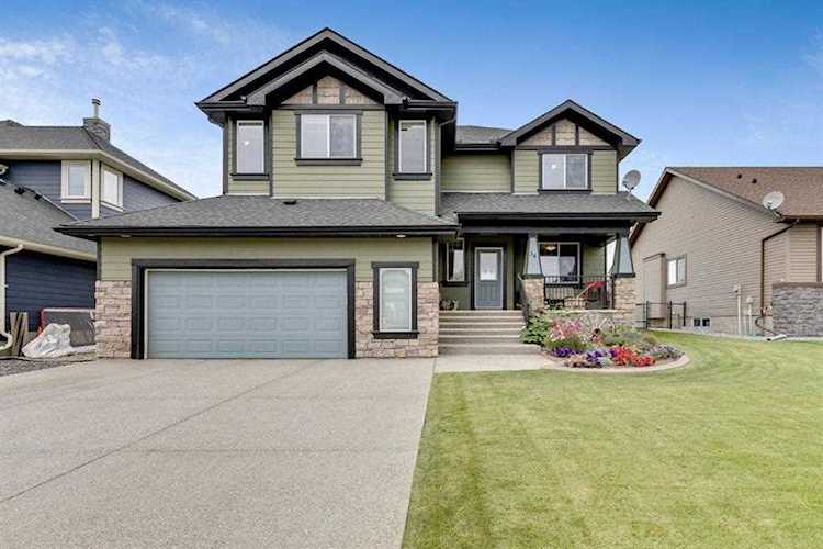 34 Boulder Creek Manor SE Langdon, AB T0J 1X3