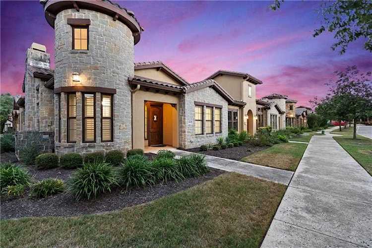 106 Rivalto CIR #1 Lakeway, TX 78734