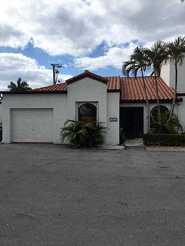 13528 Fountainview Boulevard Wellington, FL 33414