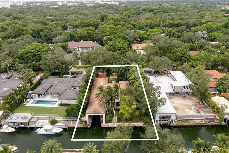 930 Alfonso Ave Coral Gables, FL 33146
