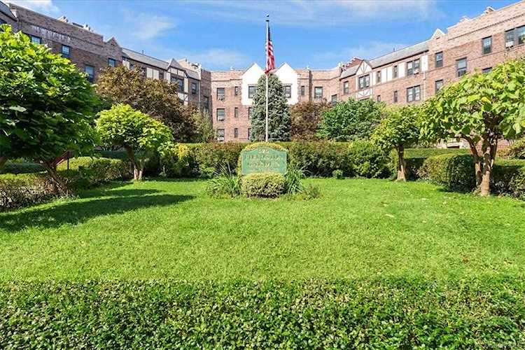 525 W 238 Street #1C Bronx, NY 10463