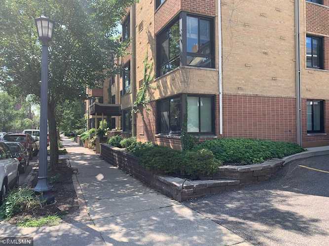 1912 Dupont Avenue S #105 Minneapolis, MN 55403