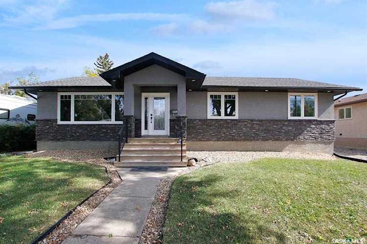 143 N Montreal St Regina, SK S4R 2S8