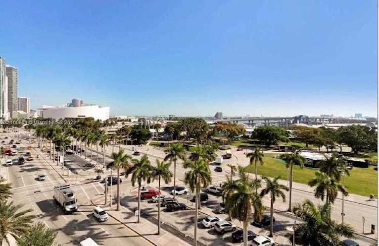 253 NE 2nd St #1106 Miami, FL 33132-0