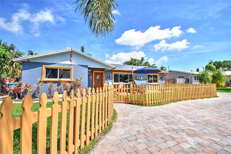 915 SW 27th Pl Boynton Beach, FL 33435