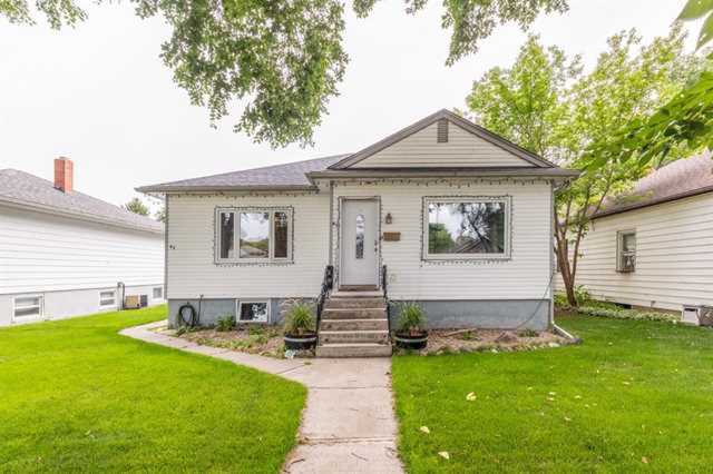 69 2 St NW Medicine Hat, AB T1A 6