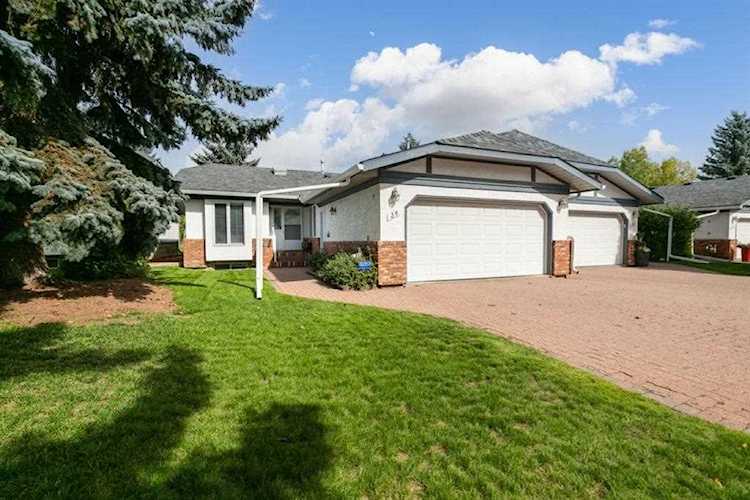 34 Woodmeadow Close SW Calgary, AB T2W 4L8