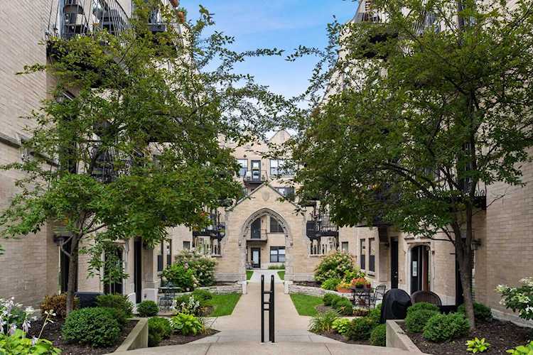 4444 N Damen Ave #1E Chicago, IL 60625