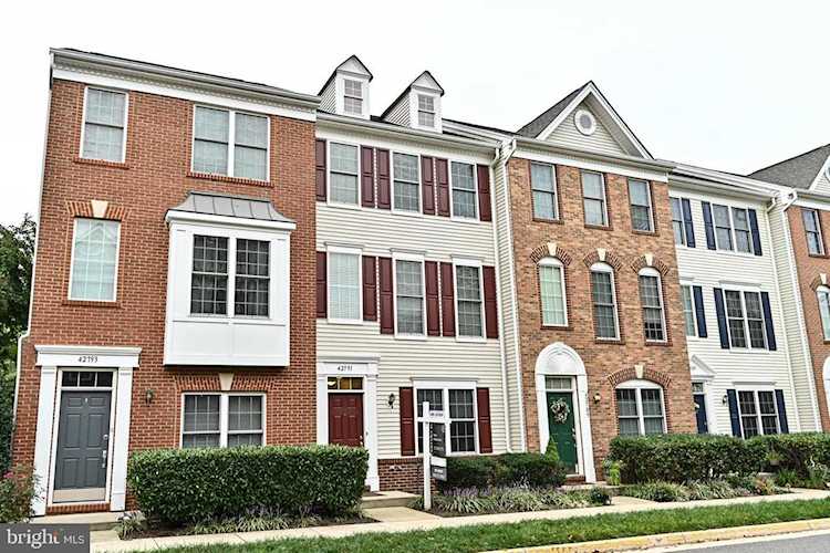 42791 Smallwood Terrace Chantilly, VA 20152