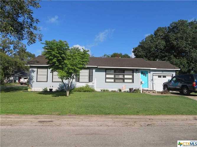 610 Leila Edna, TX 77957