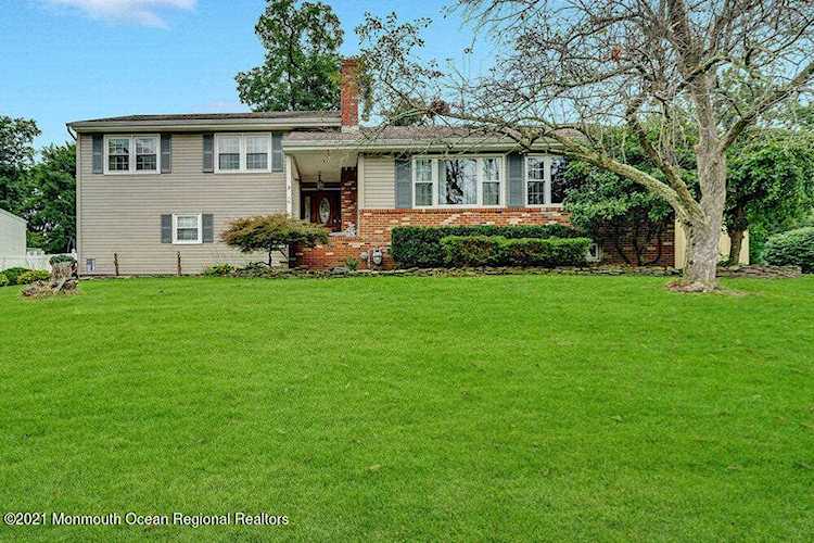 2 Woodland Ave Matawan, NJ 07747
