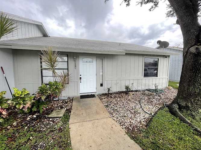 3214 Foxridge Court Palm Springs, FL 33461 | MLS R10747072 Photo 1