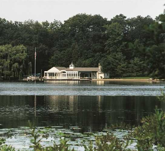 2623 Turtle Shores Bloomfield Twp, MI 48302