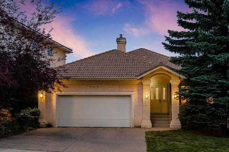 217 Signature Way SW Calgary, AB T3H 2Y2