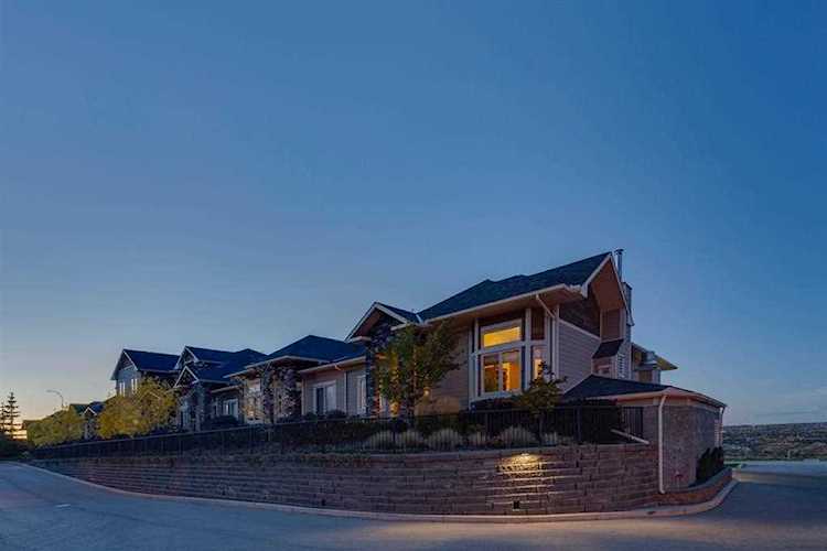 40 Cougar Ridge Landing SW Calgary, AB T3H 0X8