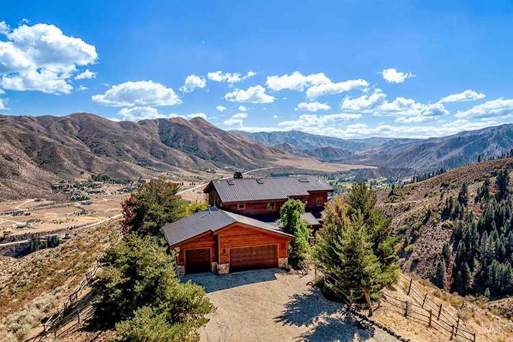 77 Golden Eagle Drive Boise, ID 83716