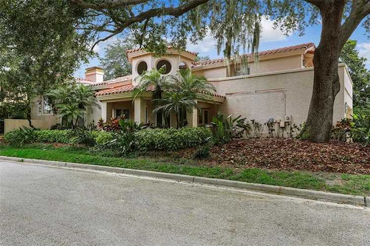 1202 Floresilla De Avila Tampa, FL 33613