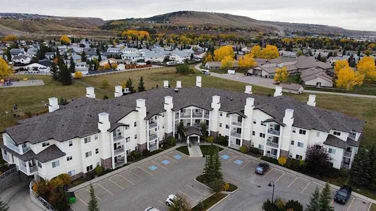 72 Quigley Dr #103 Cochrane, AB T4C 2K6