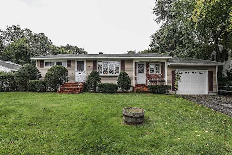 105 Jobin Dr Manchester, NH 03103