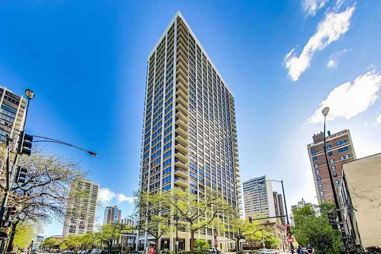 88 W Schiller St #303 Chicago, IL 60610