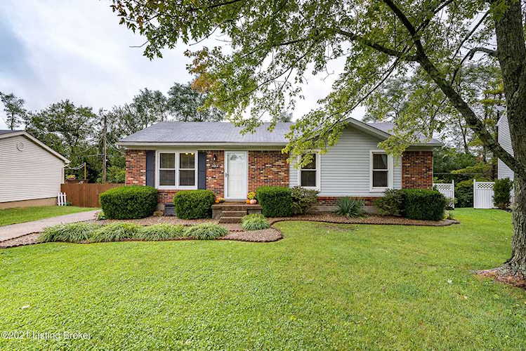 1612 Mcguire Ct La Grange, KY 40031