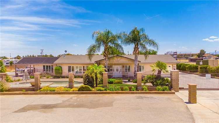 40106 W 12th St Palmdale, CA 93551