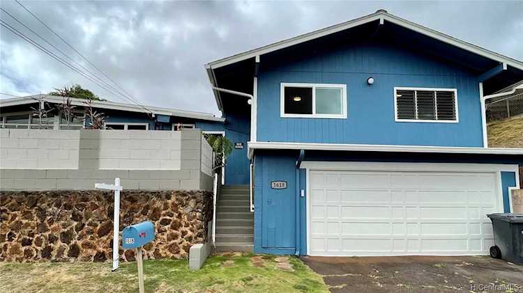 1618 Hoolaulea Street Pearl City, HI 96782