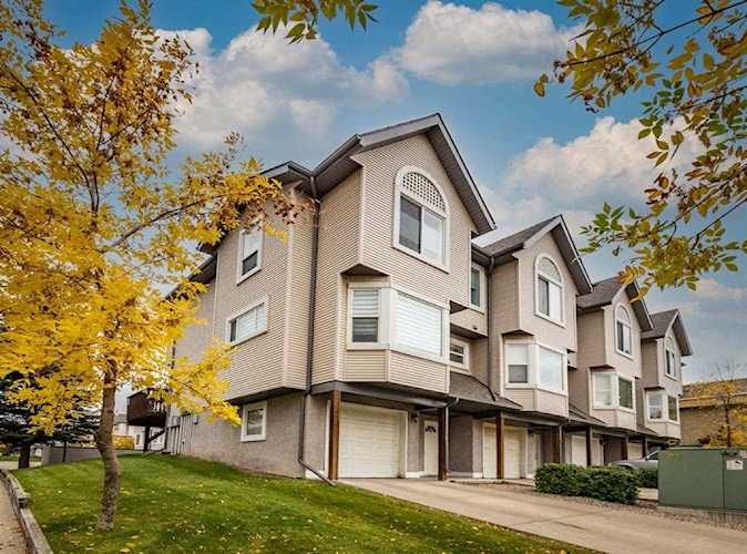 27 Sandarac Rd NW Calgary, AB T3K 5B4