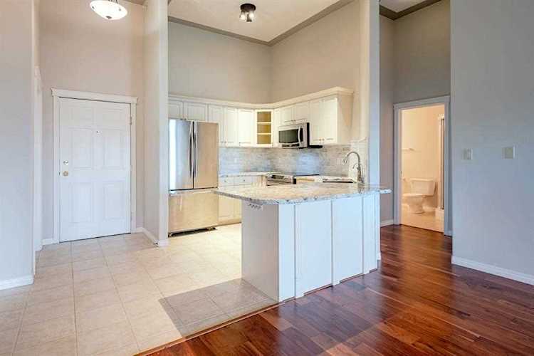 2419 Erlton Rd SW #507 Calgary, AB T2S 3B8