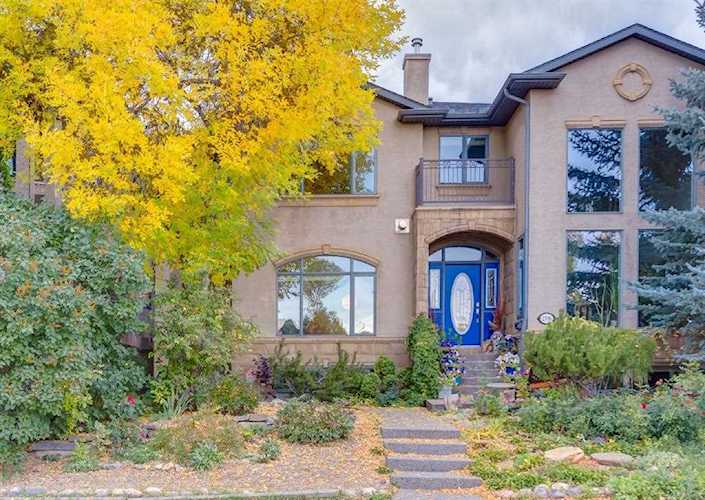 2338 Broadview Rd NW Calgary, AB T2N 3J4